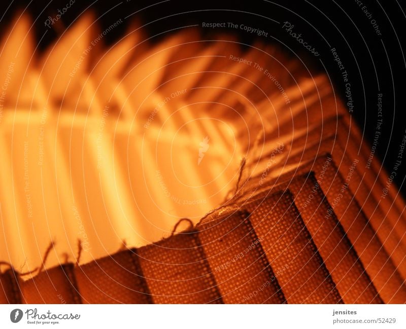 hotel Licht Physik Lampe rot gelb schwarz rund Halbkreis Wohnung Nacht dunkel streben abstrakt Wärme Zacken Strukturen & Formen Kreis Raum light warmth red