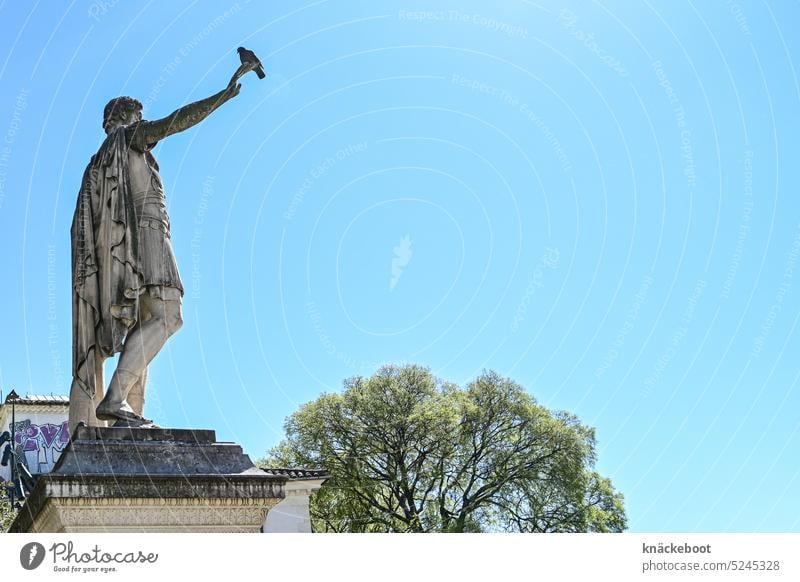 Nîmes, Statue de l'Empereur Antonin Religion & Glaube Skulptur Stein Kunst Kultur Nimes Denkmal alt historisch Sehenswürdigkeit Bildhauerei Südfrankreich