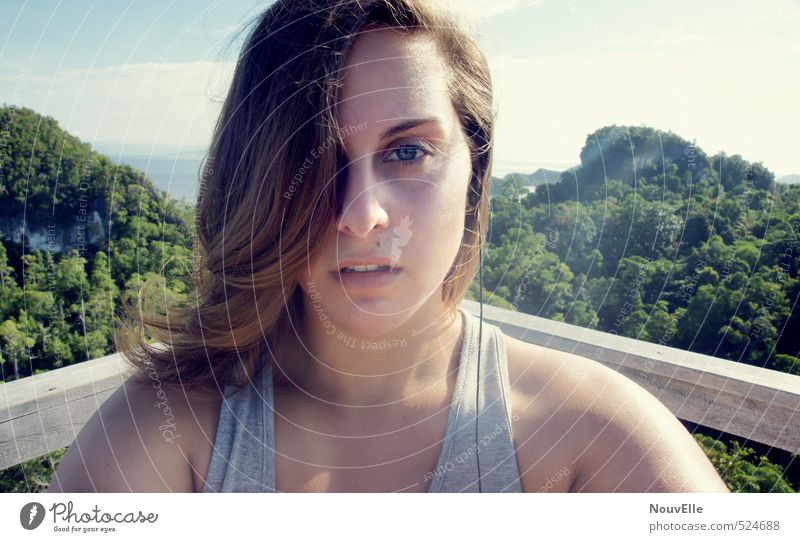 Iconic. Mensch feminin Junge Frau Jugendliche Erwachsene Leben 1 18-30 Jahre Natur Landschaft Himmel Wolken Sonne Sommer Schönes Wetter Wind Baum Wald Urwald