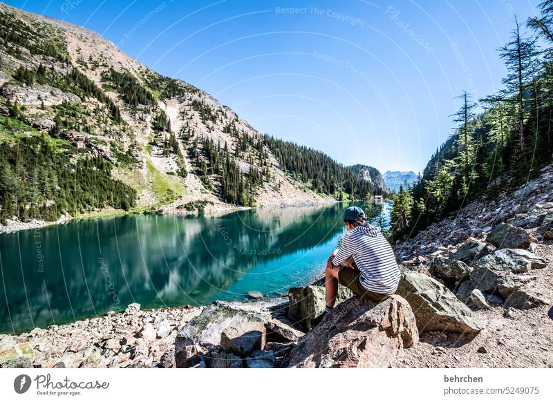 in der ruhe liegt die kraft Einsam Einsamkeit Reflexion & Spiegelung stille friedlich Wasser Lake Agnes Banff National Park Bergsee Felsen Fernweh Ferne