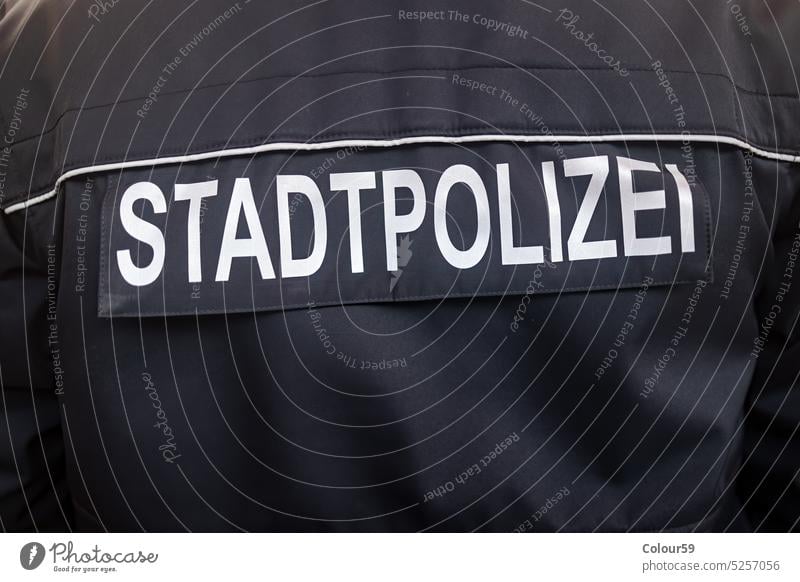 Stadtpolizei Aufschrift auf deutschem Stadtpolizisten Einheit citiypolice Unteroffizier Hilfsbereitschaft Logo Offiziere Politik Schutzmann stadtpolizei