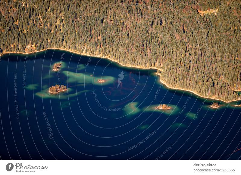 Eibsee in Bayern von der Zugspitze aus gesehen IV Zufriedenheit seelandschaft blau Abenteuer Naturschutz Tourismus Ferien & Urlaub & Reisen Panorama (Aussicht)