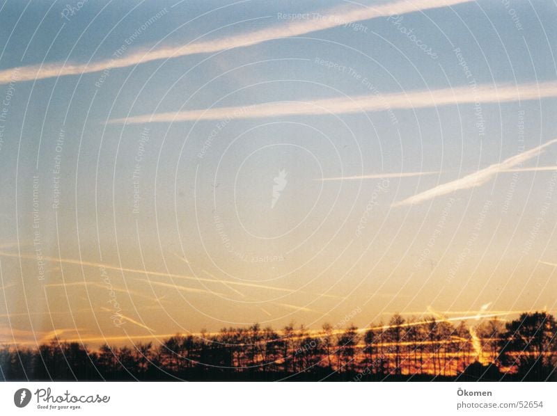 Abendrot Kondensstreifen Abendsonne kondesstreifen wo sind die flugzeuge deutschland abend rot sonne flugzeug romantisch