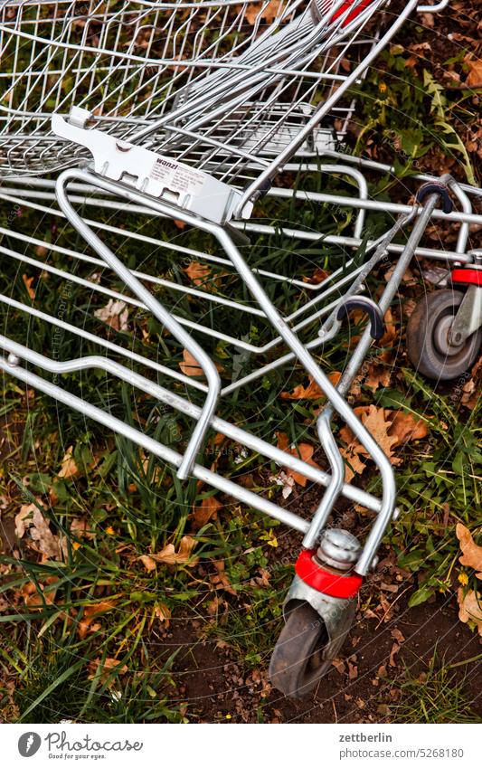 Einkaufswagen deformiert einkauf einkaufswagen eisen gitter halbstark kaputt metall metallgitter protest schrott shopping stahl vandalismus verbogen konsum müll