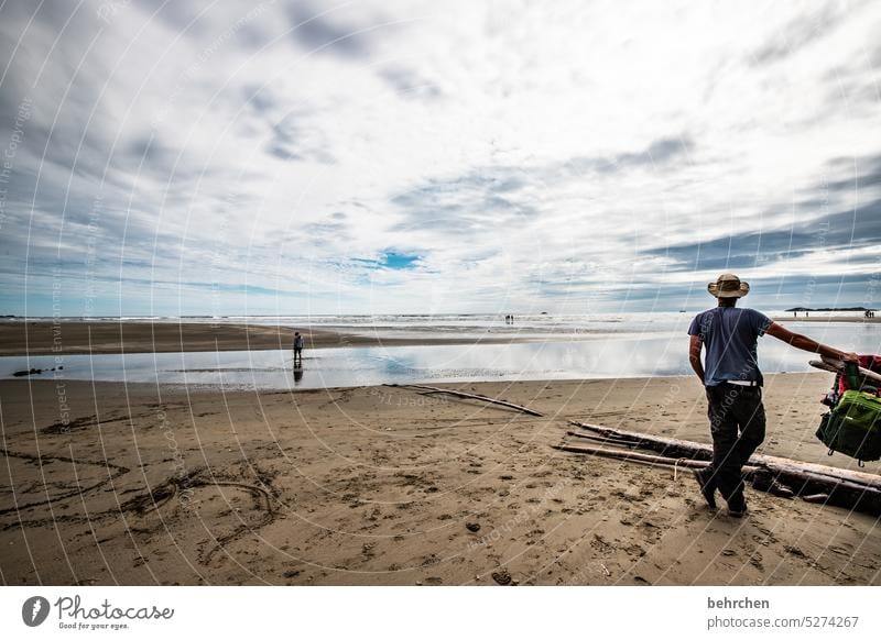 endlosigkeit Strand Landschaft Wolken Natur Freiheit Küste weite Fernweh Himmel Außenaufnahme Meer Idylle Sehnsucht Wasser außergewöhnlich Ferne Einsamkeit