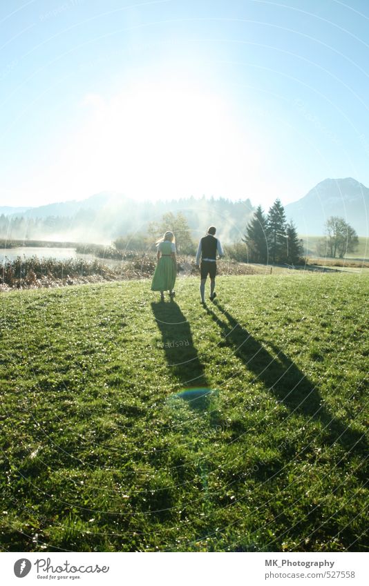 Heimat morgen Sonne Mensch maskulin feminin Junge Frau Jugendliche Junger Mann Geschwister 2 13-18 Jahre Kind 18-30 Jahre Erwachsene Natur Landschaft Himmel