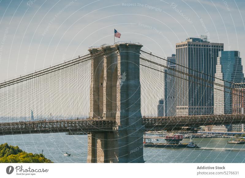 Brücke über den Fluss in der Nähe moderner Gebäude Wasser Infrastruktur Örtlichkeit Großstadt zentral Stadtzentrum anziehen Wahrzeichen Brooklyn Bridge