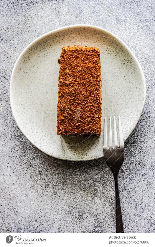 Schokoladenkuchen auf dem Teller Kuchen backen Biskuit Keramikteller Sahne Dessert essen Lebensmittel Gabel Feinschmecker Minimalismus Mahlzeit Zucker Gebäck