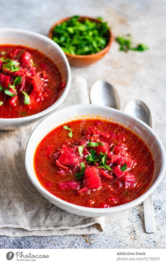 Leckere ukrainische Rote-Bete-Suppe Hintergrund Rübe Rote Beete Schalen & Schüsseln Keramik gekocht Textfreiraum Küche Abendessen Essen Lebensmittel