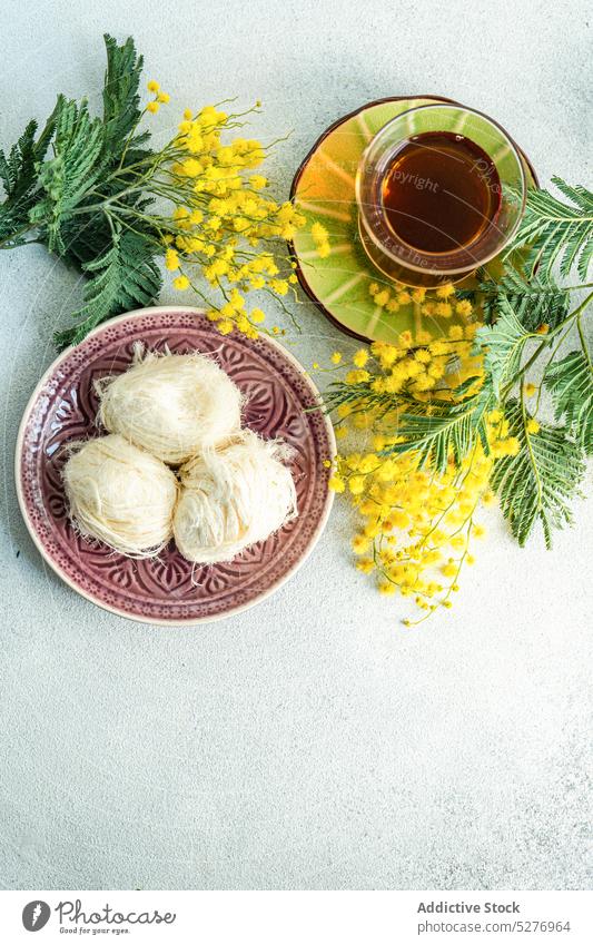 Türkischer Genuss und Tee trinken Dessert acacia dealbata Ostern Aroma aromatisch Hintergrund Getränk Blaukehlchen Beton Freude essen Essen Flora geblümt Blume