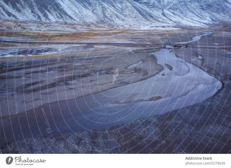 Flussmündung in der Nähe der schneebedeckten Berge Mündung Berge u. Gebirge Tal Schnee Kamm Winter kalt Landschaft Hochland Island Ambitus Felsen gefroren