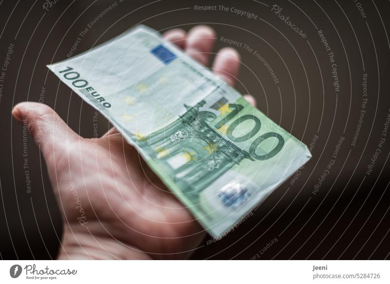 Geld in der Hand 100 Hunderter Euro Reichtum Bargeld Einkommen Finanzen reich Erfolg Business sparen kaufen Wirtschaft Konzept Kapitalwirtschaft Investition