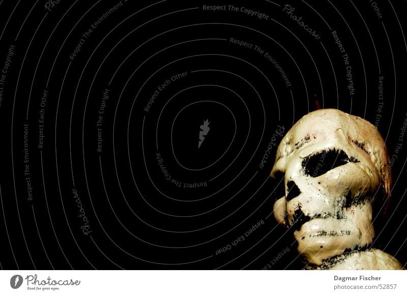 Uuuuuah! Halloween Mensch Kopf Punk Kerze bedrohlich gruselig schwarz weiß Trauer Tod Angst gefährlich Verzweiflung Skelett Grab Friedhof Handzettel Pirat