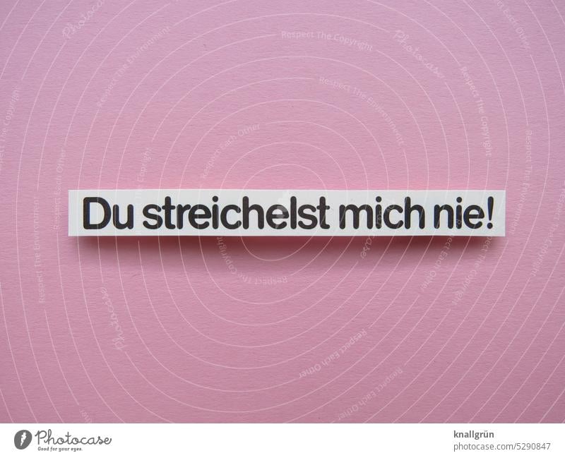 Du streichelst mich nie! Enttäuschung Liebe streicheln Beschwerde Kritik Traurigkeit Liebeskummer Gefühle Schmerz Gefühlskälte Mann Frau Paar Paarbeziehung