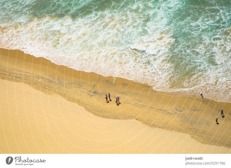 Spaziergang am Strand und Wellen branden Erholung Brandung Meer Natur Vogelperspektive Küste Gischt Pazifik Hintergrundbild Wellengang Pazifikstrand