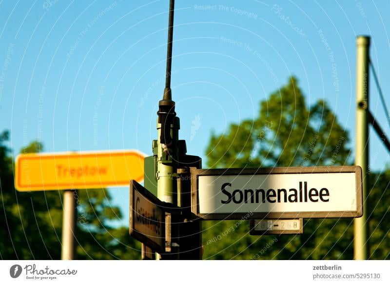 Sonnenallee architektur berlin city deutschland hauptstadt himmel innenstadt kiez leben licht platz schatten skyline stadtbezirk straßenfotografie