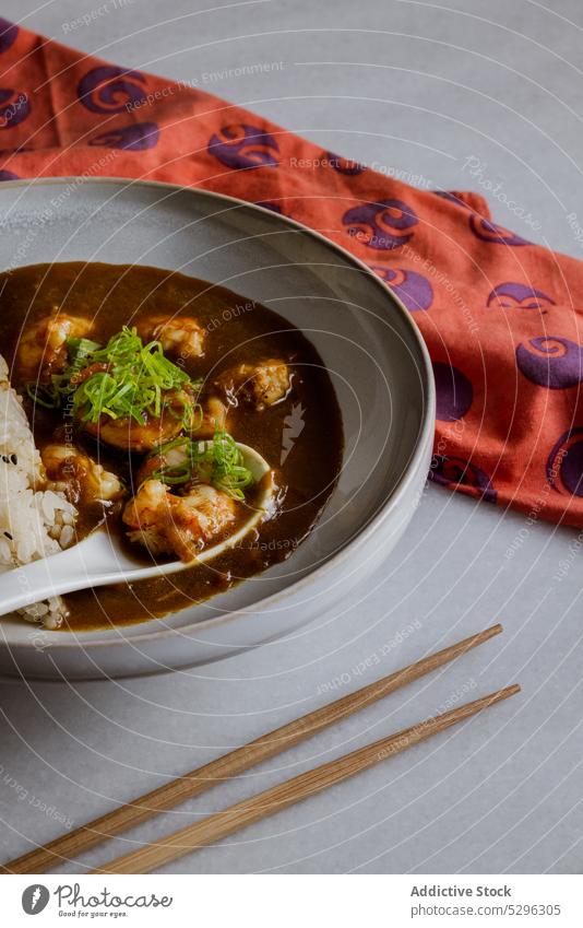 Japanischer Curry-Reis Lebensmittel Mittagessen Mahlzeit Abendessen Speise Küche lecker traditionell Teller Feinschmecker Saucen Würzig asiatisch Fleisch