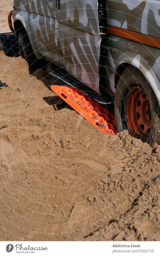 Lkw steckt in der Sandwüste fest PKW Gerät Automobil festgeklebt rutschen modern Abenteuer Reise Fahrzeug Laufwerk Verkehr Mauretanien Sahara reisen Zeitgenosse