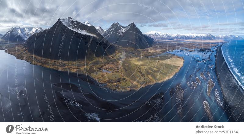 Majestätische, schneebedeckte Berge See Berge u. Gebirge Abend Tal Wasser Landschaft Kamm Natur Island Vesturhornberg malerisch atemberaubend Gelassenheit