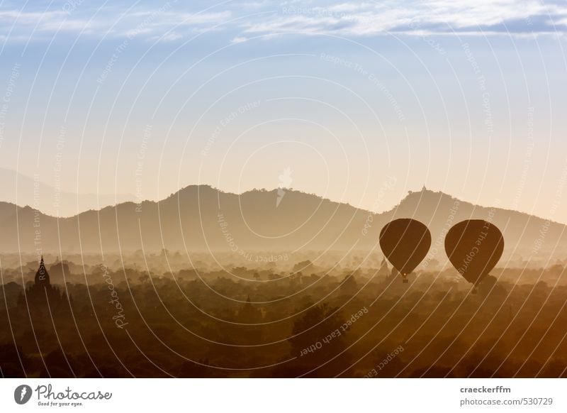 Zwei Ballons am Morgen... Ferien & Urlaub & Reisen Tourismus Abenteuer Ferne Freiheit Landschaft Sonnenaufgang Sonnenuntergang fahren fliegen träumen