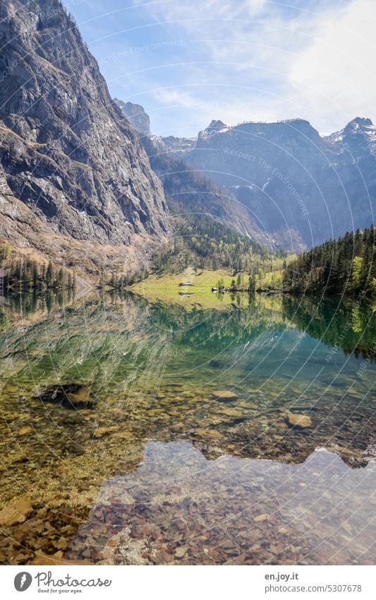 Haus am See Obersee Köngissee Berchtesgadener Land Bergsee Spiegelung Spiegelung im Wasser Bergen Almwirtschaft Fischunkelalm Hütte grün klares Wasser