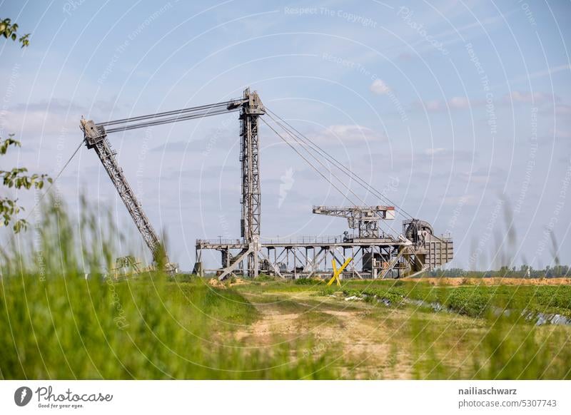 Tagebau Hambach,  Schaufelradbagger Dorf ländlich tagebau Landschaft RWE bedrohlich Politik & Staat NRW Braunkohlenbagger Nordrhein-Westfalen Umweltzerstörung