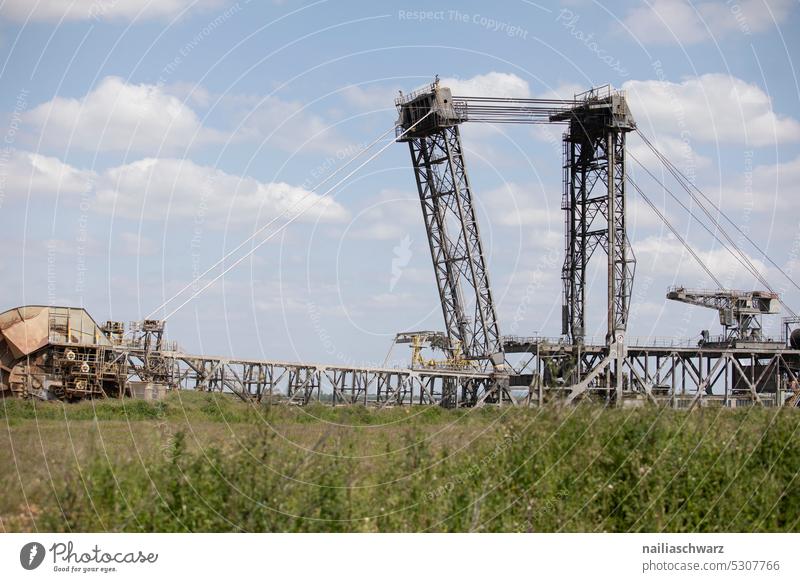 Tagebau Hambach,  Schaufelradbagger Dorf ländlich tagebau Landschaft RWE bedrohlich Politik & Staat NRW Braunkohlenbagger Nordrhein-Westfalen Umweltzerstörung