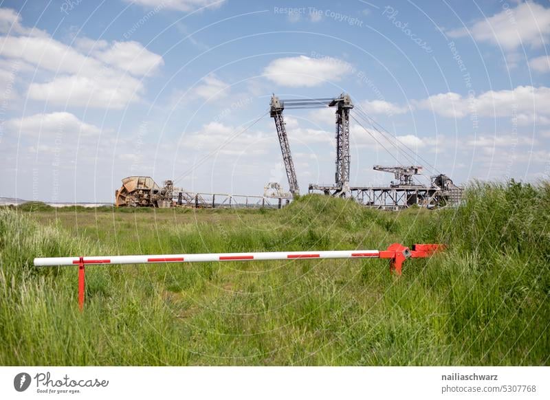 Tagebau Hambach,  Schaufelradbagger Dorf ländlich tagebau Landschaft RWE bedrohlich Politik & Staat NRW Braunkohlenbagger Nordrhein-Westfalen Umweltzerstörung