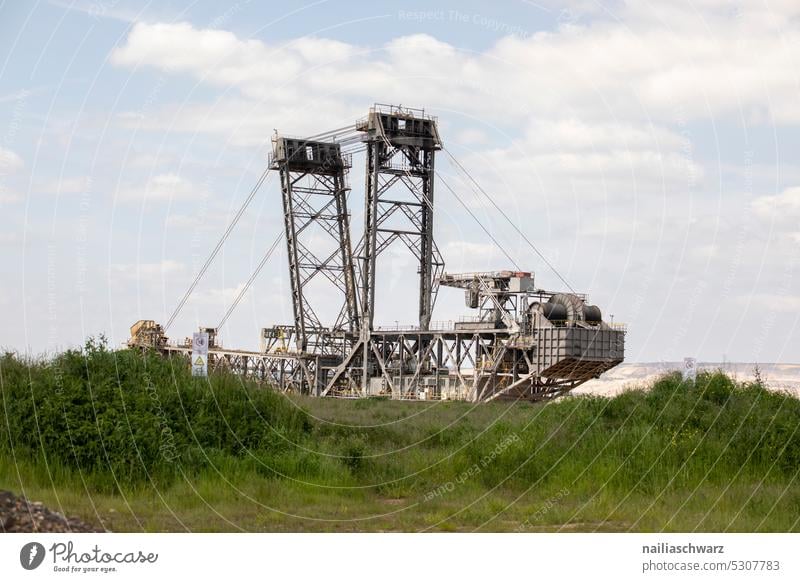 Schaufelradbagger protest Landwirtschaft Tagebaugrube Oberfläche Ansicht Braunkohlentagebau Hambach Hambi Hambacher Forst Klimawandel Zerstörung Fossile Energie