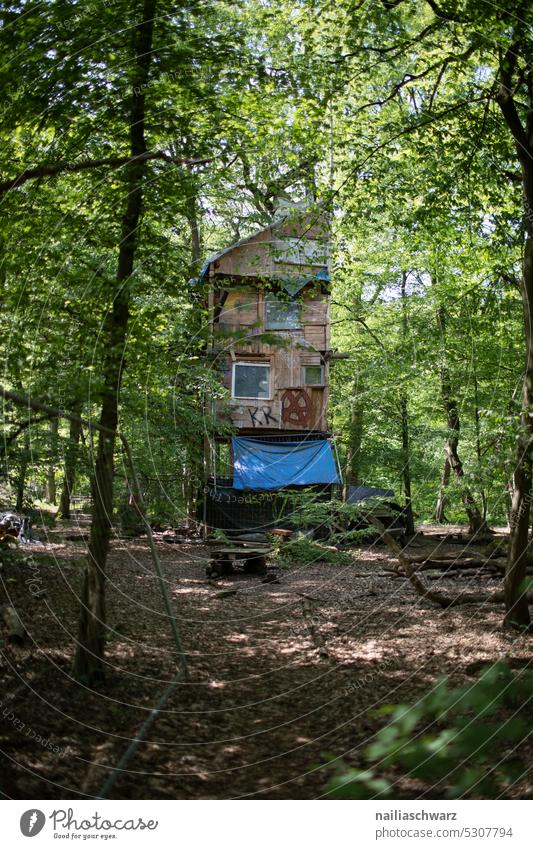 Protest Architektur Zelt Bäume Braunkohlentagebau 1.5 Grad Kohleausstieg Erderwärmung Klimawandel Dörfer Enteignung RWE Politik & Staat CO2-Ausstoß Schild