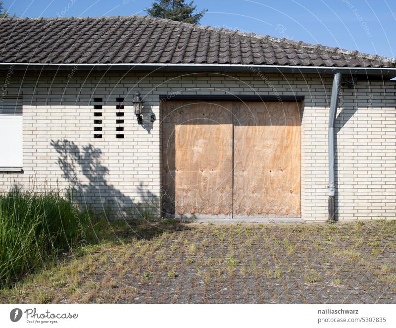 Verlassenes Dorf Hambacher Forst Fassade Ansicht Dörfer rwe Fenster Grube Stadt Stadtbild Oberfläche Bergbaugebiet ländlich Straße Mine Häuser kerpen