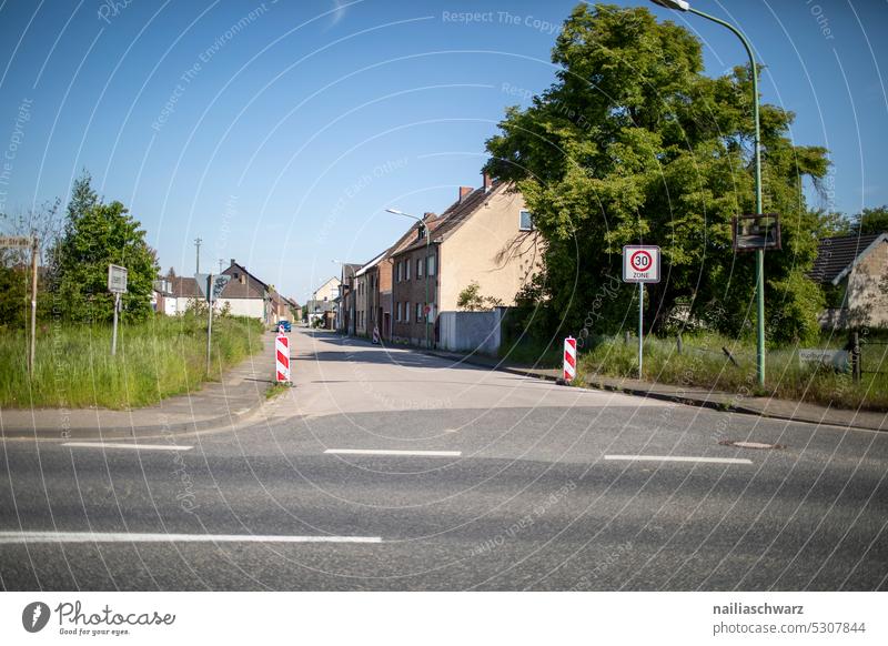 Verlassenes Dorf Abreise Straße Ansicht Dörfer Fenster rwe ländlich Mine Grube Stadt Stadtbild Oberfläche Bergbaugebiet Häuser Braunkohleabbau kerpen Haus