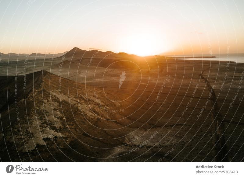 Raue Berge bei Sonnenuntergang Berge u. Gebirge Landschaft orange malerisch Hochland majestätisch Himmel Natur hell Spanien Lanzarote Kanarische Inseln Abend