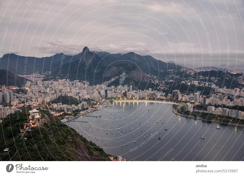 Bucht von Rio de Janeiro Stadt Jesusstatue Meer Brasilien Strand Insel horizont Landschaft Hochhaus Südamerika Ferien & Urlaub & Reisen Skyline Tourismus