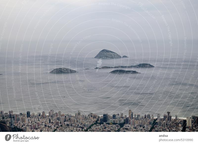 Inseln vor Rio de Janeiro Meer Stadt Brasilien Strand Copacabana Inselgruppe Diesig horizont Landschaft Hochhaus Südamerika Bucht Ferien & Urlaub & Reisen