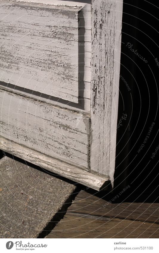 Zwischen Tür und Angel Altstadt Haus Tor Bauwerk Gebäude Architektur Bodenbelag Stein Holz ästhetisch authentisch eckig einfach historisch einzigartig