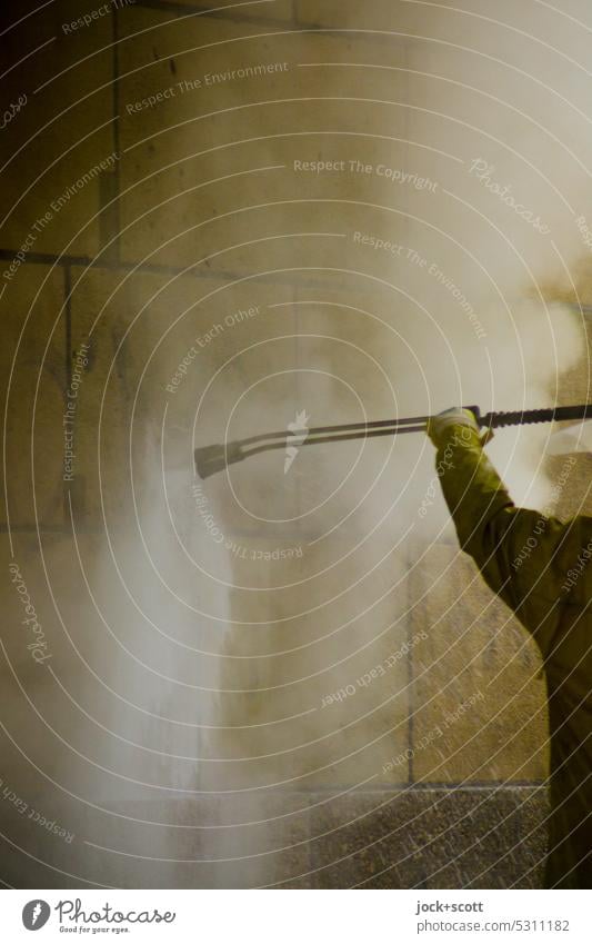 Reinigung einer Wand mit Wasserstrahl und Hochdruck Reinigen Arm Sauberkeit Wasserdampf sandstrahlen Hochdruckstrahl Arbeit & Erwerbstätigkeit Schutzausrüstung