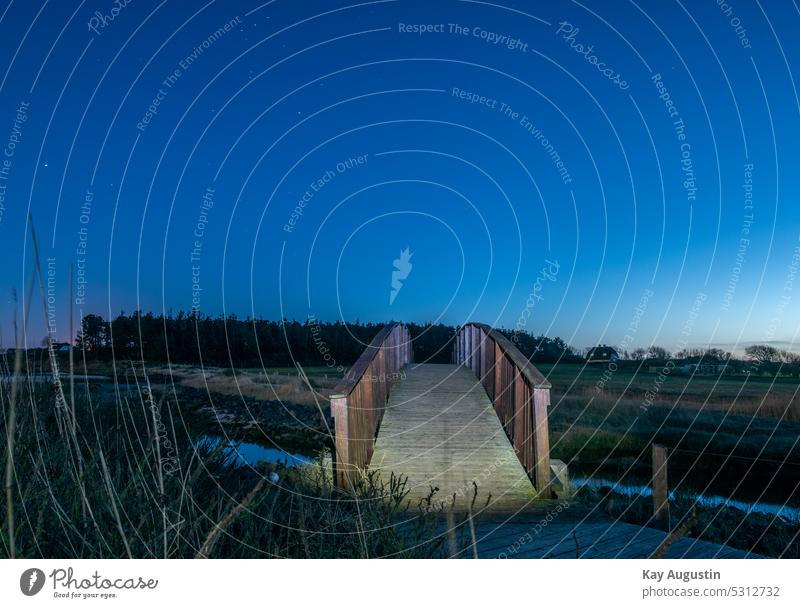 Lügenbrücke zwischen Keitum und Munkmarsch Sylt Wattenmeer Insel Sylt Brücke Weg am Wattenmeer Nationalpark Wattenmeer abendstunde Richtung Keitum Nordseeküste