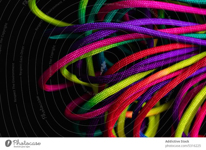 Leuchtend bunte Spitzen im Flor Seil Garn Farbe pulsierend mehrfarbig lebhaft hell Layout Schnur mischen Schuhbänder Gewebe Spektrum Sehne ungebunden Kunst