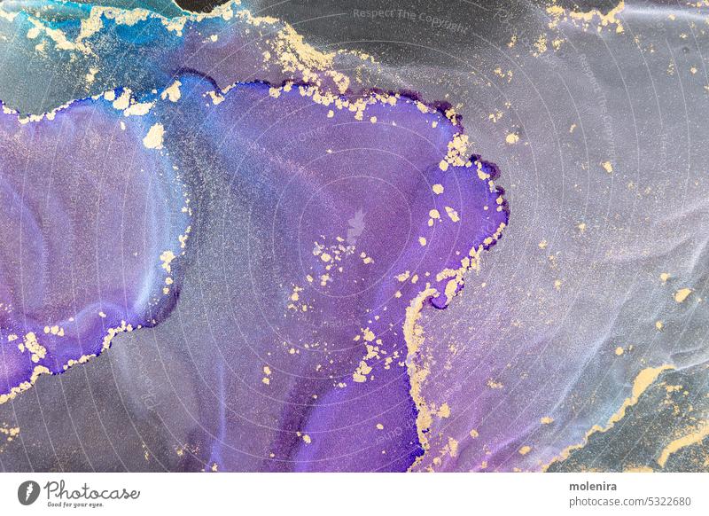 Abstrakt Alkohol Tinte Hintergrund auf schwarz abstrakt Tusche liquide fließen winken Flüssigkeit Farbe künstlerisch Kunst Tapete gold kreativ Murmel