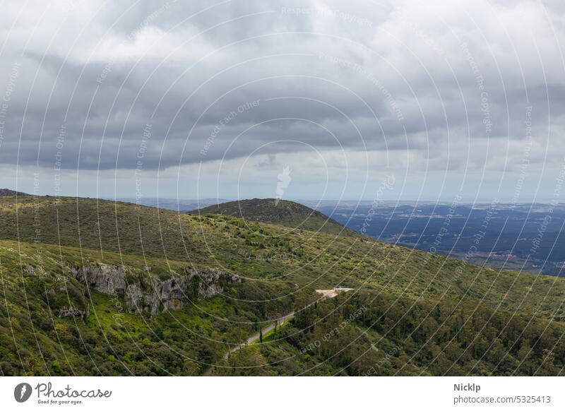 Berglandschaft im Naturschutzgebiet Serra de Montejunto, Portugal Berge u. Gebirge Aussicht Lissabon Miradouro da Cruz Salvé Rainha Nationalpark