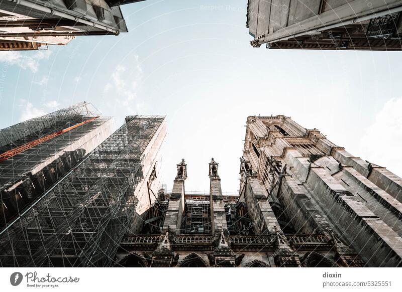 Notre Dame de Paris blessée (4) Frankreich Hauptstadt Architektur architecture Monument Architekturfotografie Farbfoto Wahrzeichen Denkmal Sehenswürdigkeit