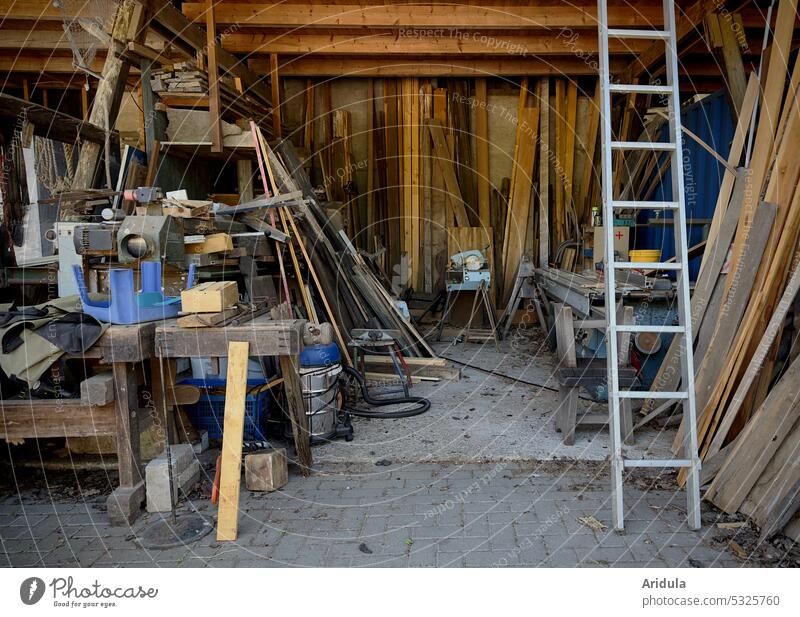 Werkstatt No. 2 Arbeit Holz Werkzeug Handwerker Arbeit & Erwerbstätigkeit Freizeit & Hobby heimwerken Leiter Bretter Metall Werkzeugkasten Arbeitsplatz