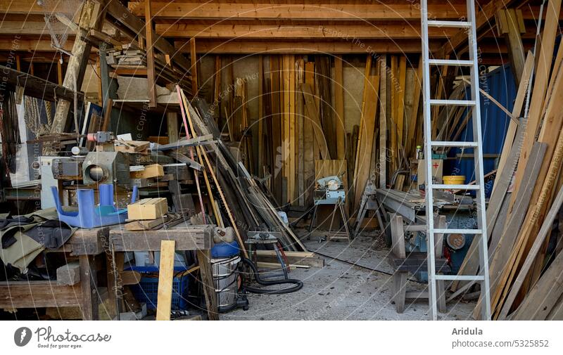 Werkstatt Holz Werkbank Ordnung Bretter Leiter Werkzeug Handwerk Handwerker Arbeitsplatz Freizeit & Hobby Menschenleer Innenaufnahme Unordnung