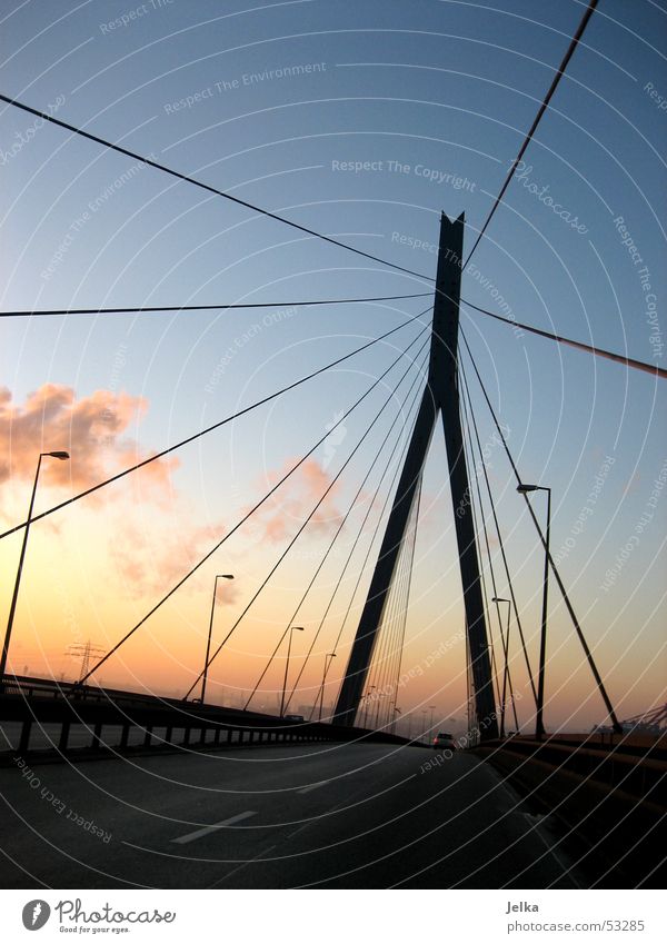 Köhlbrandbrücke Brücke kalt Sonnenuntergang Hamburg Stahlträger Farbfoto Stahlbrücke Straße