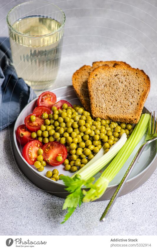 Rohes Gemüse in der Schüssel Zutaten Teller Hintergrund Bohnen Schalen & Schüsseln Brot Sellerie Diät essen Essen Lebensmittel frisch Gesundheit Glas Keton