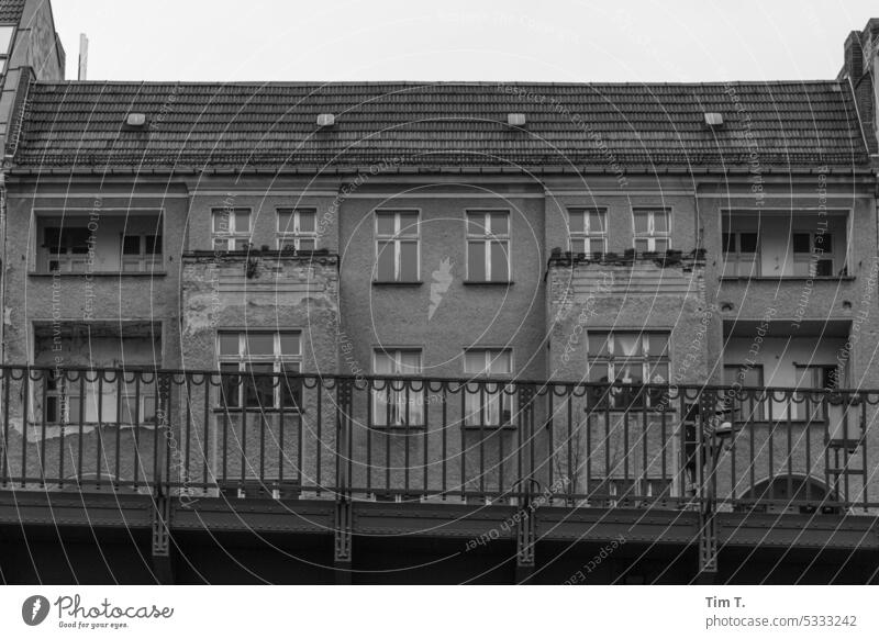 Ecke Schönhauser Schönhauser Allee Prenzlauer Berg s/w Berlin Hauptstadt Stadt Stadtzentrum Außenaufnahme Altstadt Schwarzweißfoto Menschenleer Tag Bauwerk