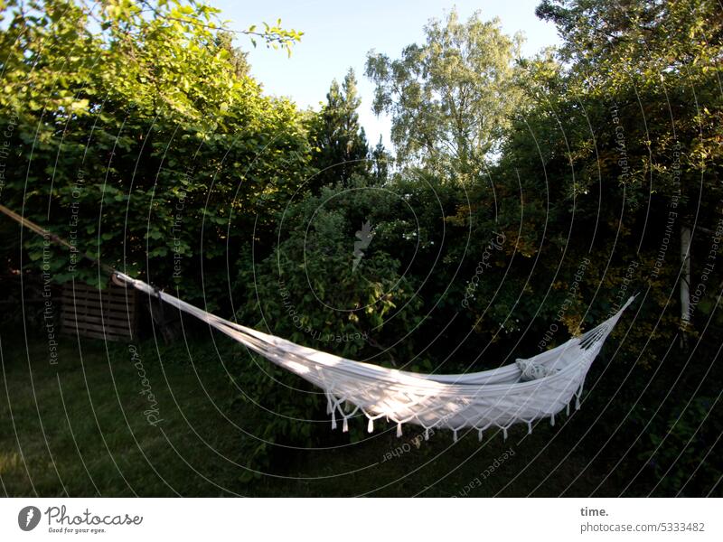 Traumschiff Hängematte Garten im Grünen Baum Bäume Pflanzen entspannen erholen Erholung Pause chillen Freizeit Feierabend gemütlich Entspannung sonnig schatten