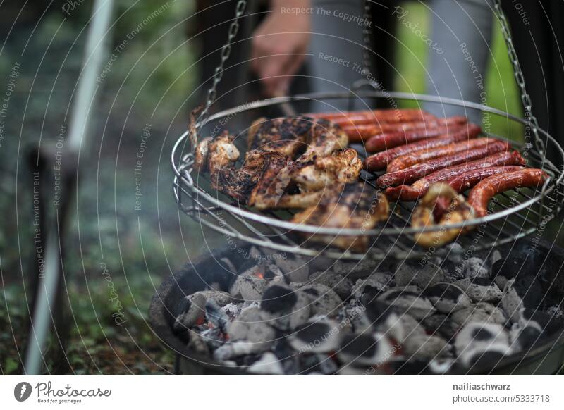 Grillen lecker Feste & Feiern Feuer Grillplatz Tag Abendessen gegrilltes Fleisch heiß Außenaufnahme Grillkohle Barbecue grillen Sommer Ernährung