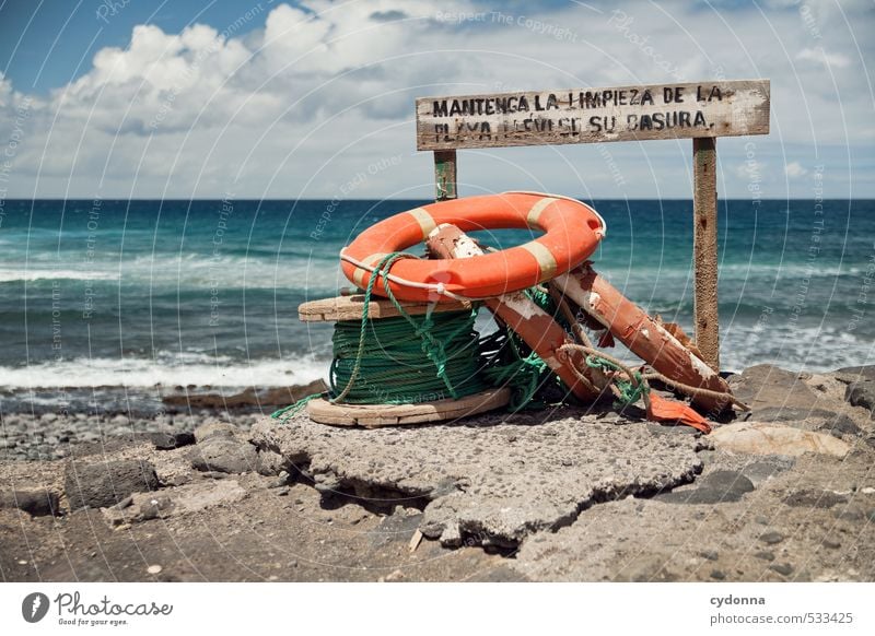 Strandgut Ferien & Urlaub & Reisen Tourismus Abenteuer Ferne Freiheit Sommerurlaub Natur Landschaft Wasser Wind Wärme Felsen Wellen Küste Meer Schriftzeichen